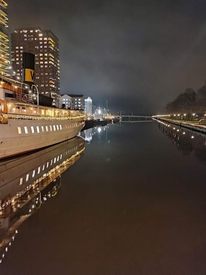 Den Unika Sekelskiftsvaningen. Apartment Norrtälje Exterior foto