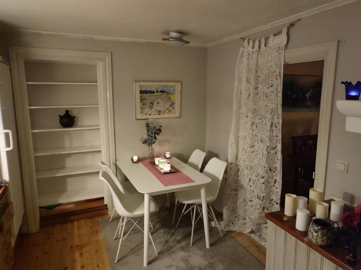 Den Unika Sekelskiftsvaningen. Apartment Norrtälje Exterior foto