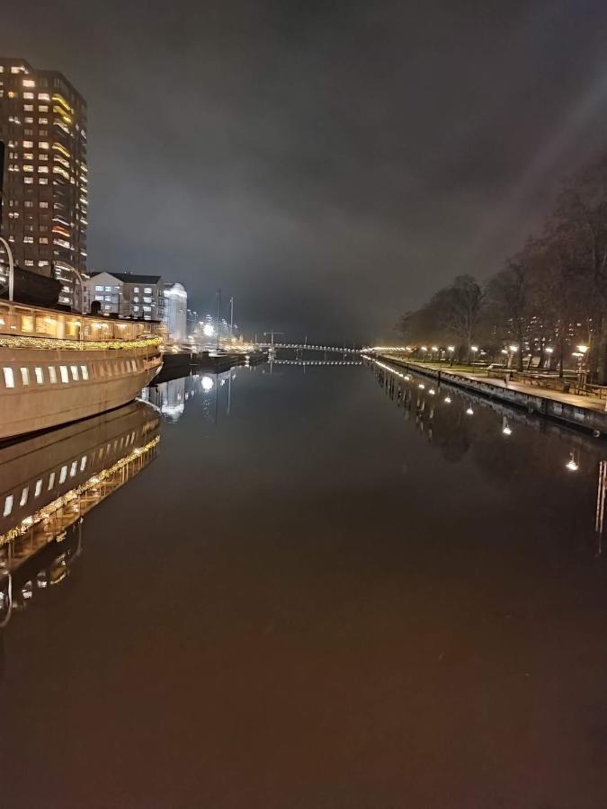 Den Unika Sekelskiftsvaningen. Apartment Norrtälje Exterior foto