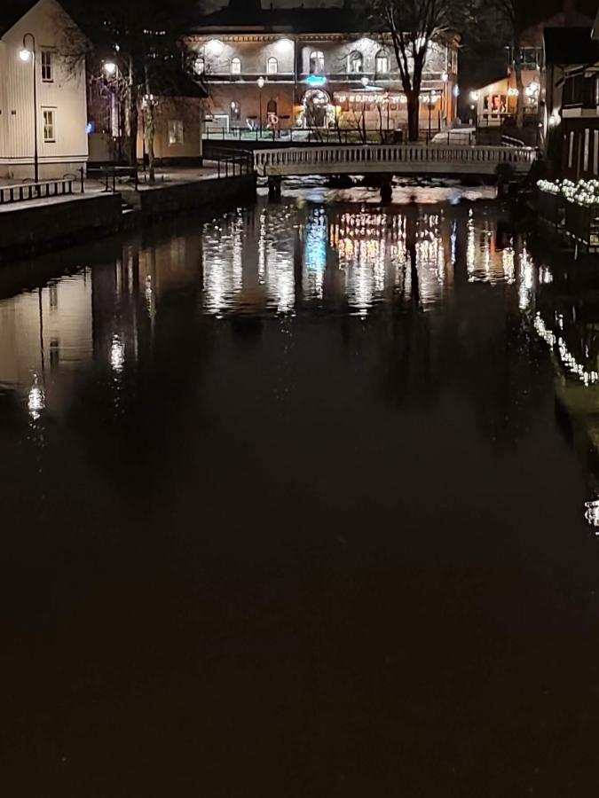 Den Unika Sekelskiftsvaningen. Apartment Norrtälje Exterior foto